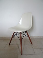 chaise fibre de verre DSW