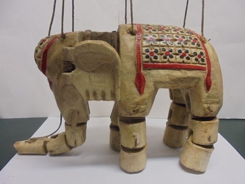 Antico elefante legno