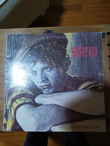 Simply red picture book - simply,