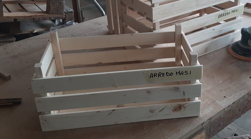 Cassetta legno fatta a - , in