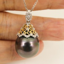 Enorme ciondolo di perle