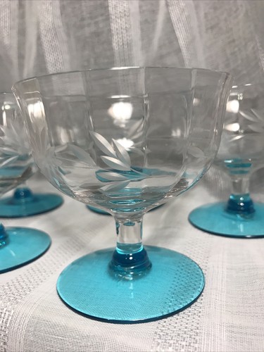 Bicchieri liquore vino blu