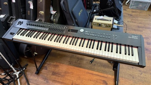 Roland 2000 stage piano - roland,