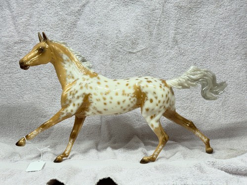 Cavallo modello breyer akhal - cavallo,