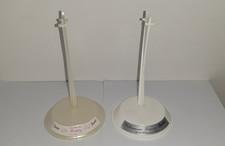 LOTTO 2 PIEDISTALLI BARBIE MILLENNIUM PRINCESS e HOLIDAY CELEBRATION 2001 STAND