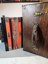 Antica fisarmonica tedesca marca Castoro "Fisarmonica". Con custodia