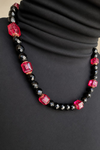 Collana vintage nera - e, fucsia