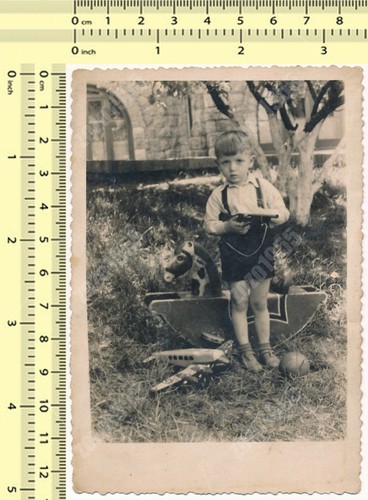 Bambino con pistola - , giocattolo
