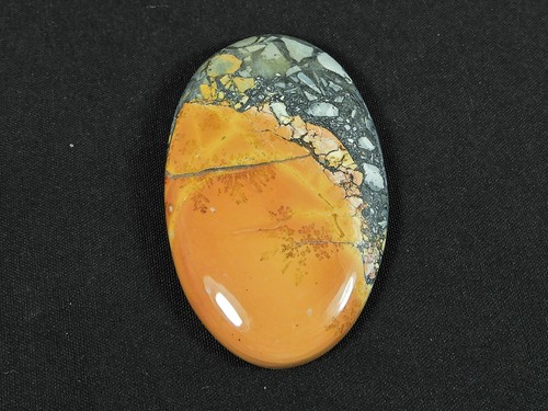Pietra preziosa sciolta ovale