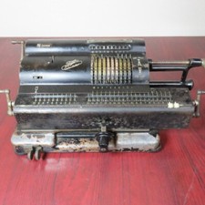 Calcolatrice meccanica manuale