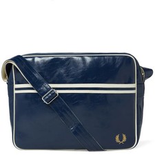 Fred Perry Classic Shoulder