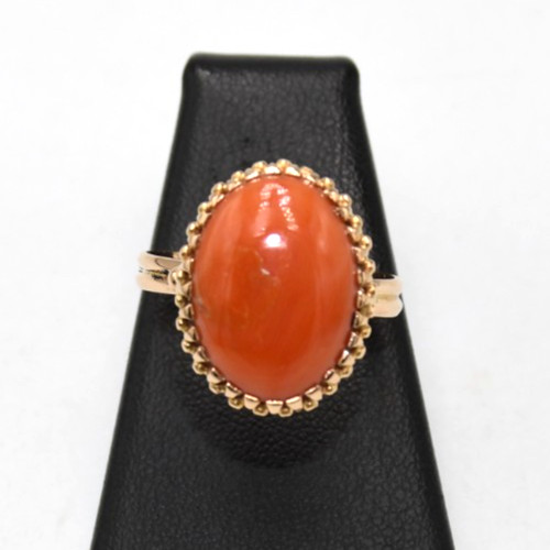 Anello con corallo