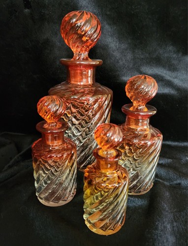 Bottiglie profumo rose - di,