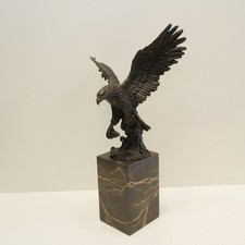 Statua Aquila Uccellino Mondo