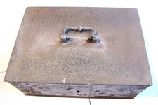Cassetta di sicurezza vintage antica in metallo blindata vecchia e maniglia