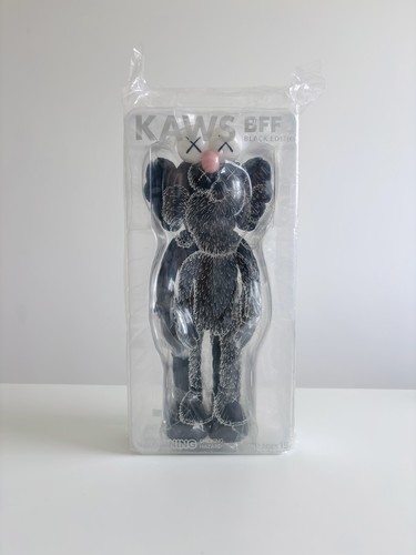 Kaws bff medicom - nero, esposto