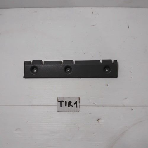 Cornice fissaggio posacenere - *cornice,