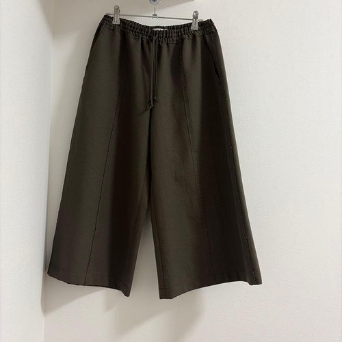 Pantaloni larghi usati con