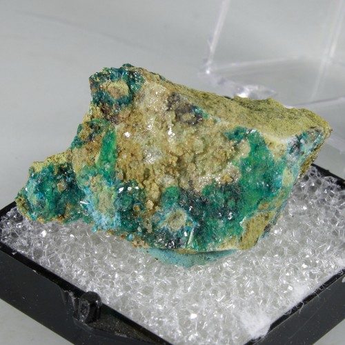 Raro caledonite matrix - su,