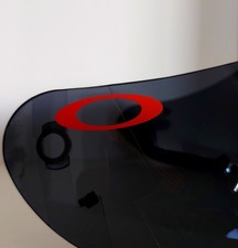 COPPIA DESIVO ADESIVI  LOGO OAKLEY ROSSO.  CENTIMETRI 4,8 X 1,7 