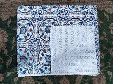 Trapunta Kantha floreale blu