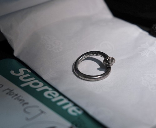 Anello chiodo cuori cromati