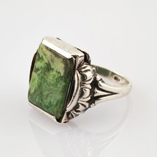 Anello in argento con serpentina verde
