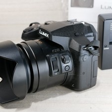Panasonic LUMIX FZ300 fotocamera digitale 4k *MOLTO BUONA/TESTATA* con caricatore
