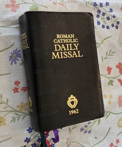 Roman catholic daily missal - catholic,
