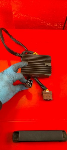 Regolatore tensione - di,