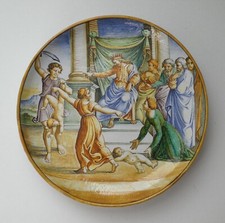 Antico piatto in maiolica