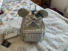 Borsa nuova con etichette
