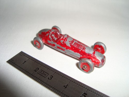 Piccola automobile corsa - piccola,
