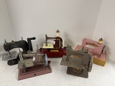 Cinque macchine da cucire
