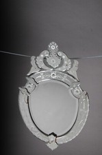Specchio da parete pomposo