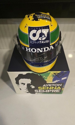 Mini casco firmato - , pierre