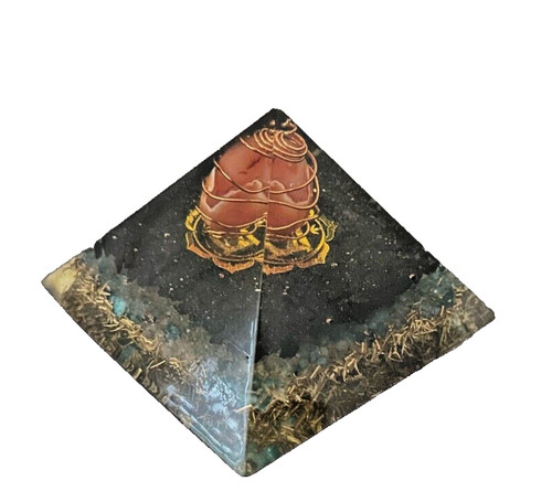 Piramide orgonite con - piramide,