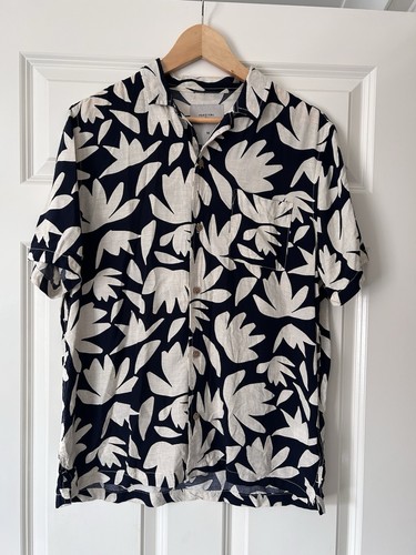 Percival navy and white leaf