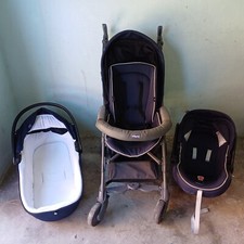 trio passeggino Chicco colore blu in ottimo stato completo di accessori 