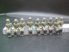 9 soldatini, equipaggio