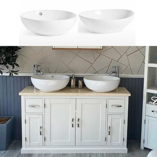 Mobile bagno bianco sporco con
