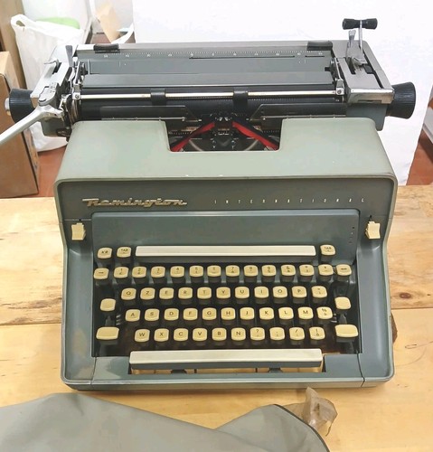 Macchina scrivere vintage - da,