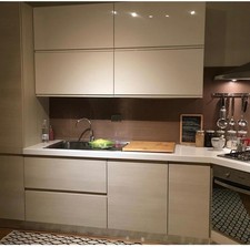 Cucina componibile angolare con piano cottura tradizionale. Buone condizioni.