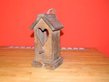 Casetta in legno con cuore per