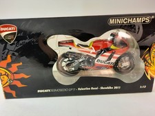 Minichamps Ducati Desmosedici GP11 Valentino Rossi showbike 2011 1/12 122100146