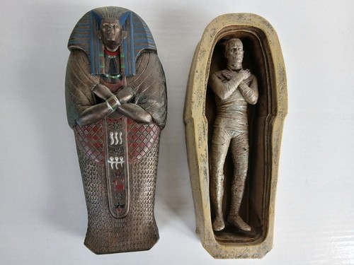 Mummia nel sarcofago - la,
