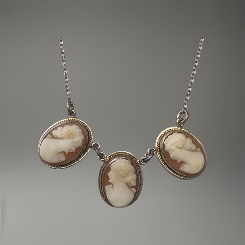 Collana tre cammei - cammei, anni