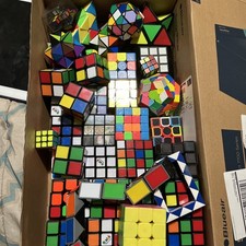 Lotto 46 Cubi Rubiks e altri