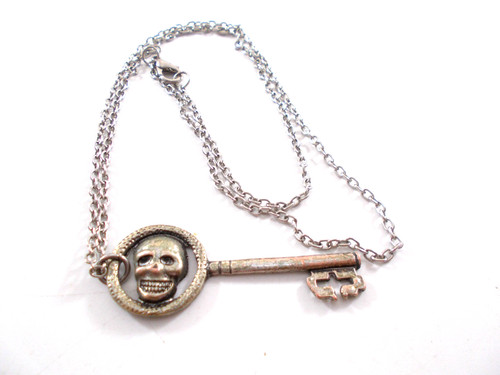 Collana con ciondolo - , chiave