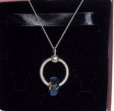 PANDORA ETERNITY CIRCLE O CIONDOLO E CATENA CON CIONDOLO ONDULATO BLU SCURO MURANO OCEANO